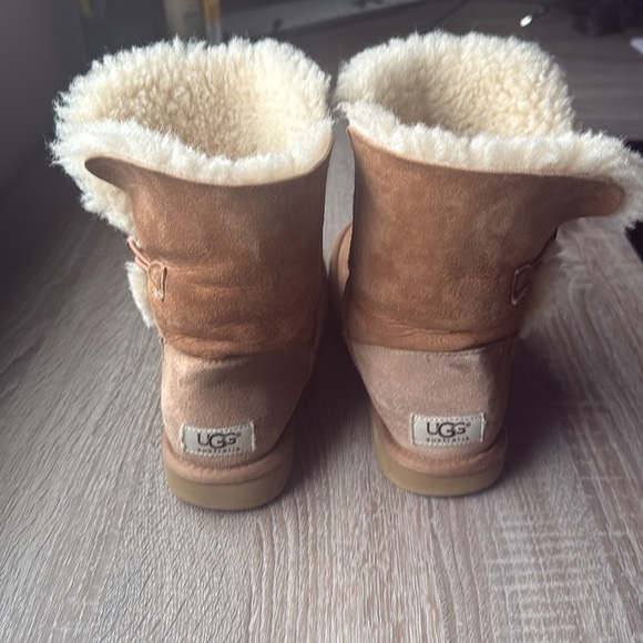 Ugg Bailey Button Women’s Boots in Chestnut - Picture 3 of 7